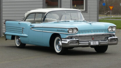 Oldsmobile 4d ht Dynamic 88 1958